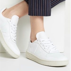 Veja v10 size 40 all white
